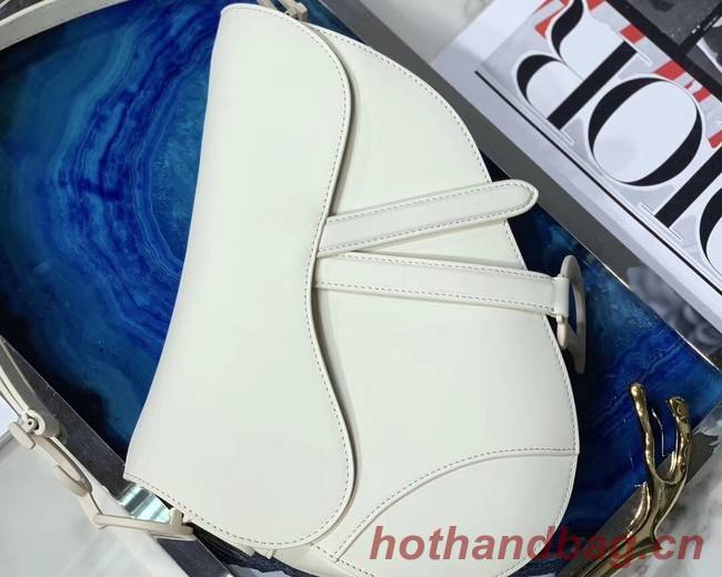 Dior SADDLE-TAS VAN KALFSLEER Bag M0446C white Dior SADDLE-TAS VAN KALFSLEER Bag M0446C white