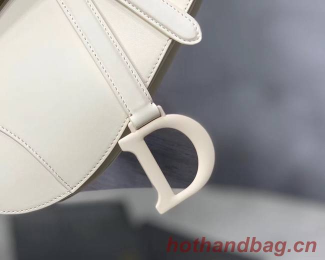 Dior SADDLE-TAS VAN KALFSLEER Bag M0446C white Dior SADDLE-TAS VAN KALFSLEER Bag M0446C white