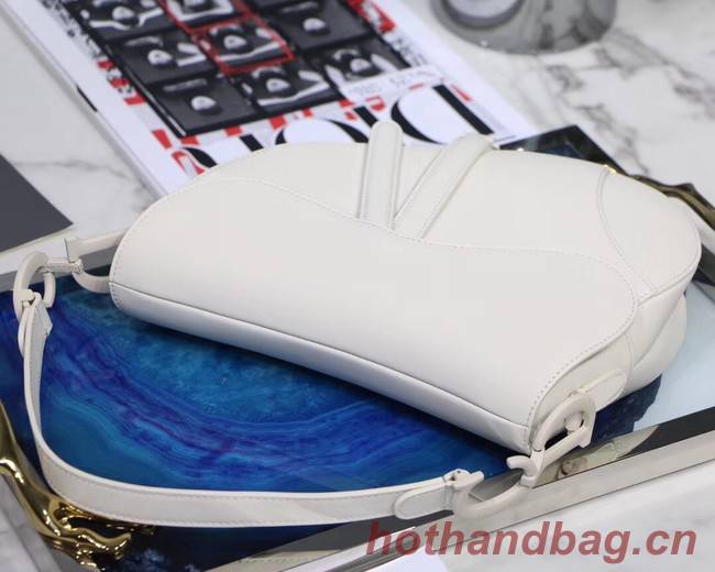 Dior SADDLE-TAS VAN KALFSLEER Bag M0446C white Dior SADDLE-TAS VAN KALFSLEER Bag M0446C white