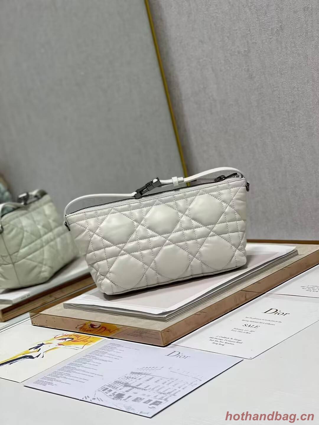 MEDIUM DIORTRAVEL NOMAD POUCH Lambskin S5554O Latte MEDIUM DIORTRAVEL NOMAD POUCH Lambskin S5554O Latte