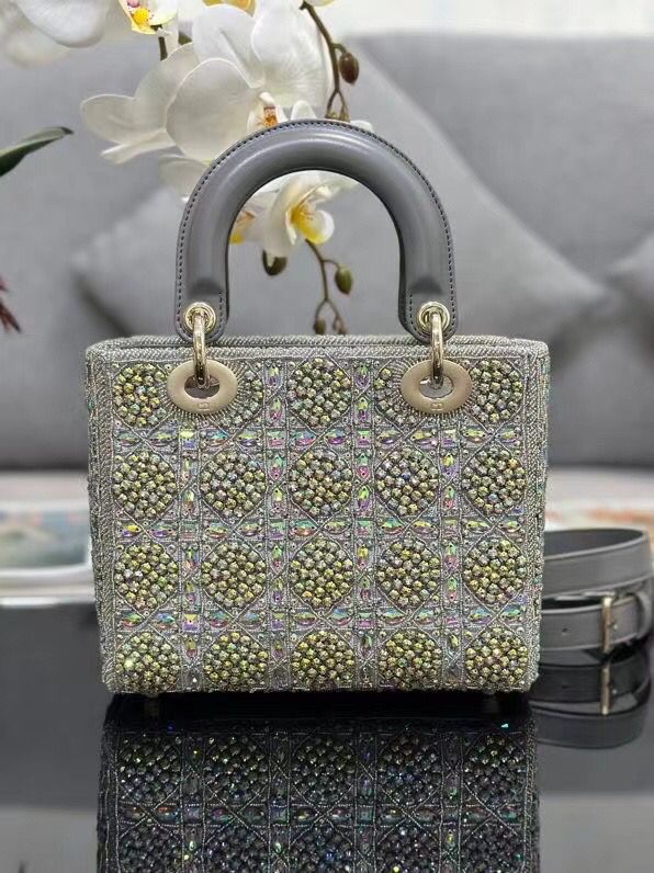 Dior LADY MEDIUM D-LITE BAG M0568O Diamond Embroidery Green Dior LADY MEDIUM D-LITE BAG M0568O Diamond Embroidery Green