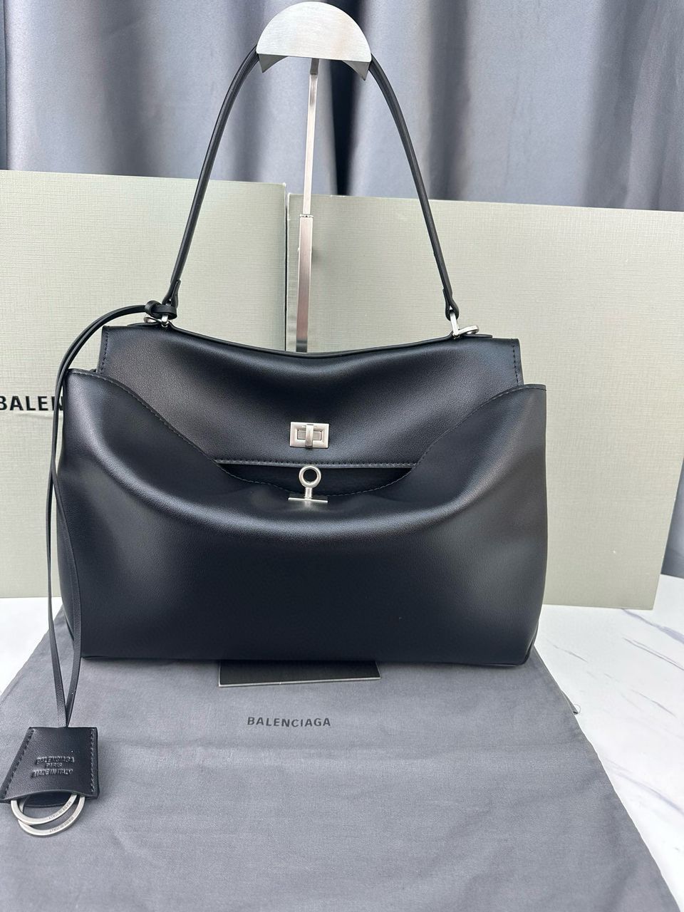 Balenciaga Rodeo Medium Handbag in black smooth calfskin 9027 aged-silver hardware Balenciaga Rodeo Medium Handbag in black smooth calfskin 9027 aged-silver hardware