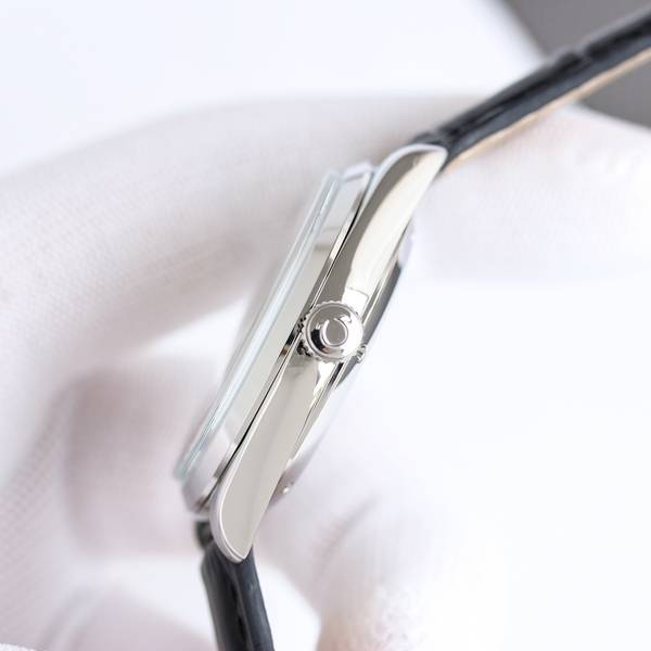 Omega Watch OMW00825-1