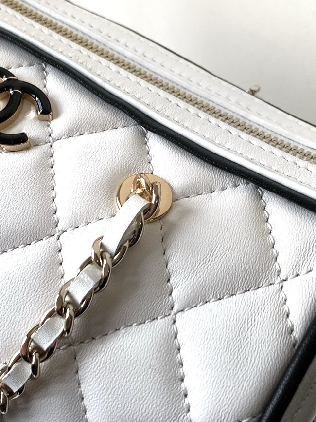 Chanel CLUTCH WITH CHAIN AP4515 White & Black
