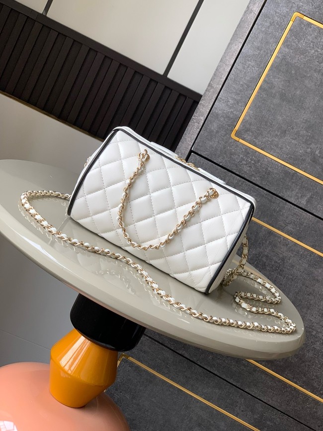 Chanel CLUTCH WITH CHAIN AP4515 White & Black