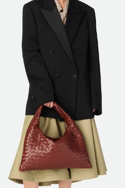 Bottega Veneta Hop Shoulder bag with Intrecciato craftsmanship in calf leather 796262 Sapele Bottega Veneta Hop Shoulder bag with Intrecciato craftsmanship in calf leather 796262 Sapele
