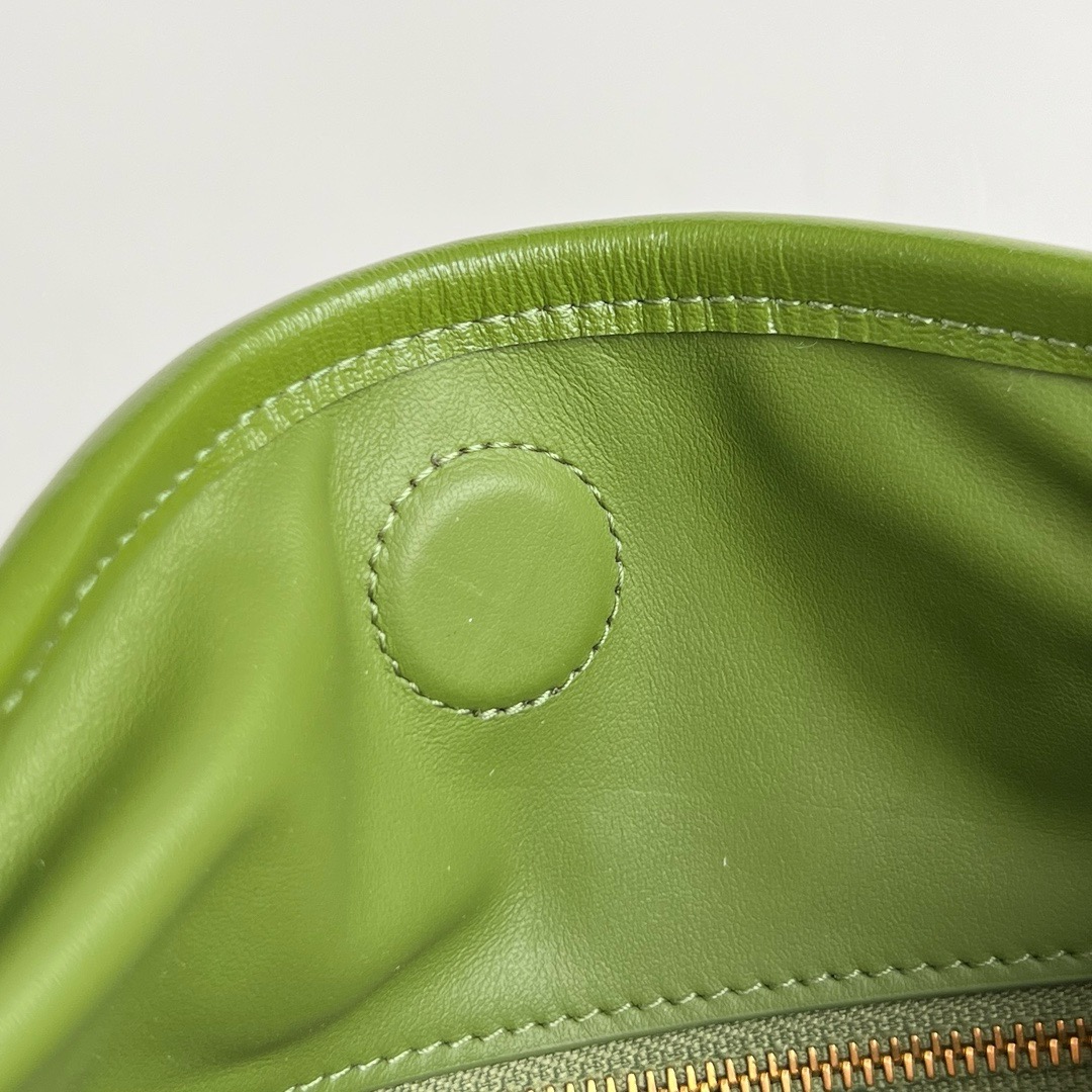 Bottega Veneta Hop Shoulder bag with Intrecciato craftsmanship in calf leather 796262 green