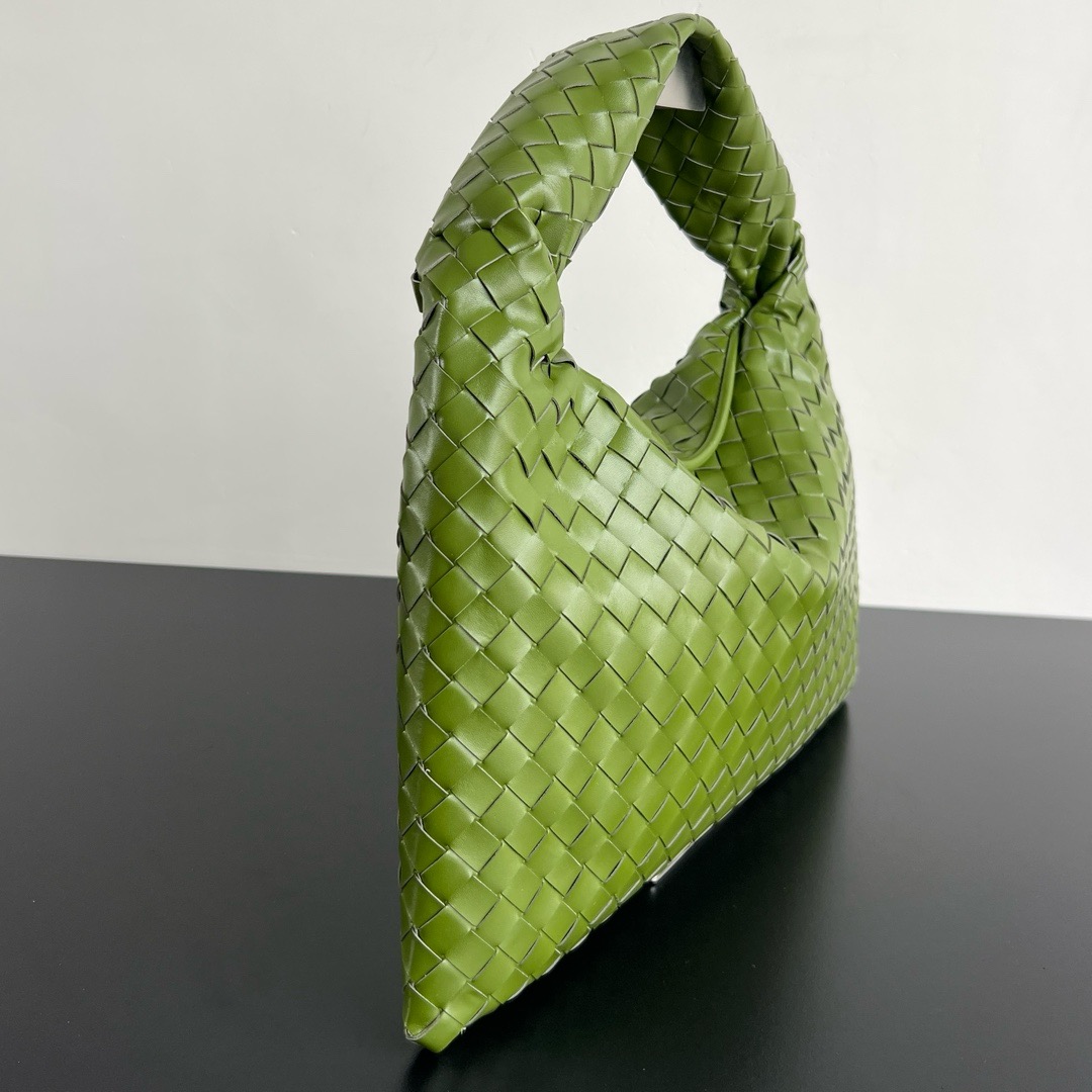 Bottega Veneta Hop Shoulder bag with Intrecciato craftsmanship in calf leather 796262 green