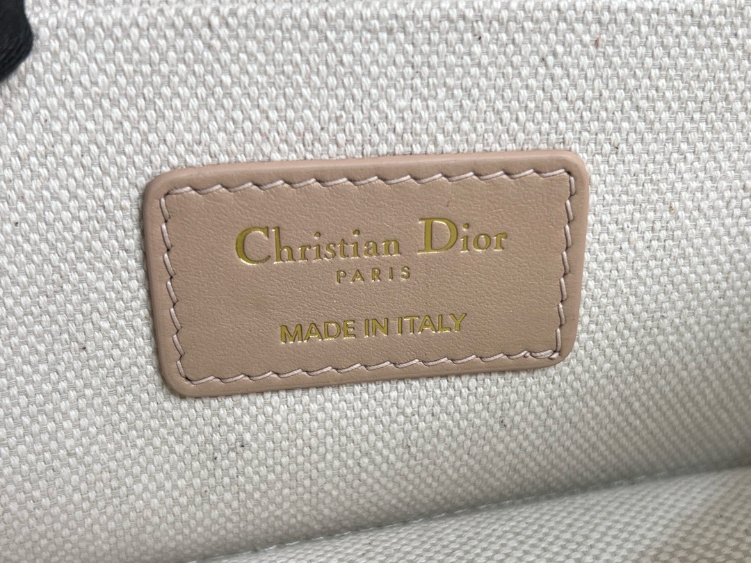 Dior Oblique Jacquard and Natural Smooth Calfskin 30 Montaigne East-West Bag with Chain M9334UDDS