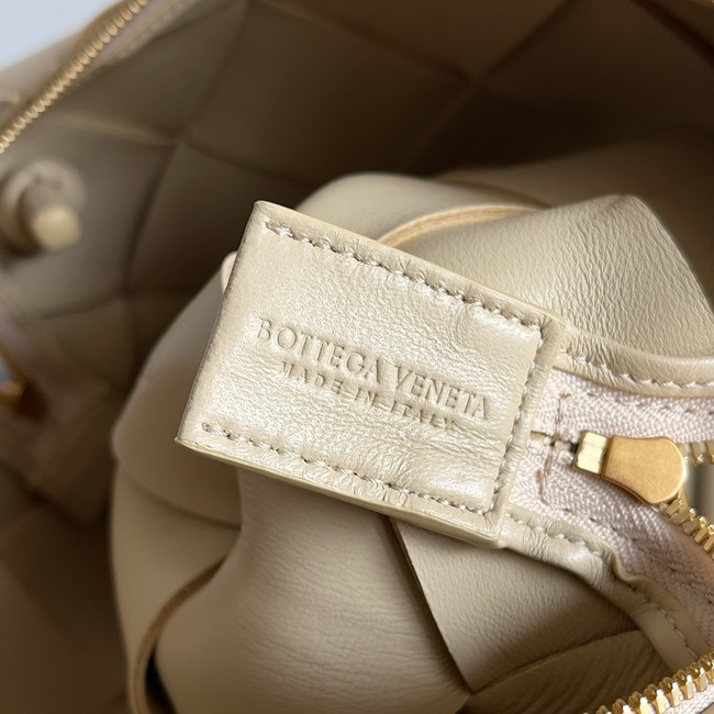 Bottega Veneta Intrecciato Concert Pouch D794258 Cream