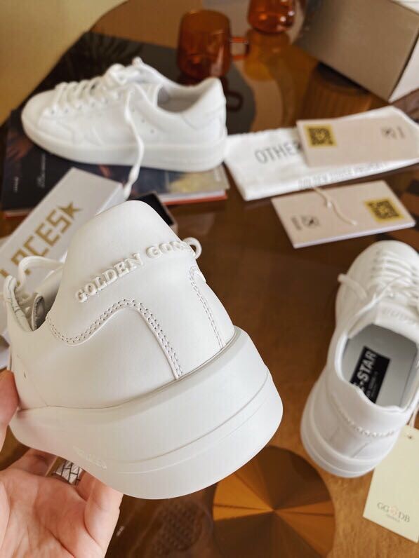 GOLDEN GOOSE DELUXE BRAND Flat shoes 45016-3