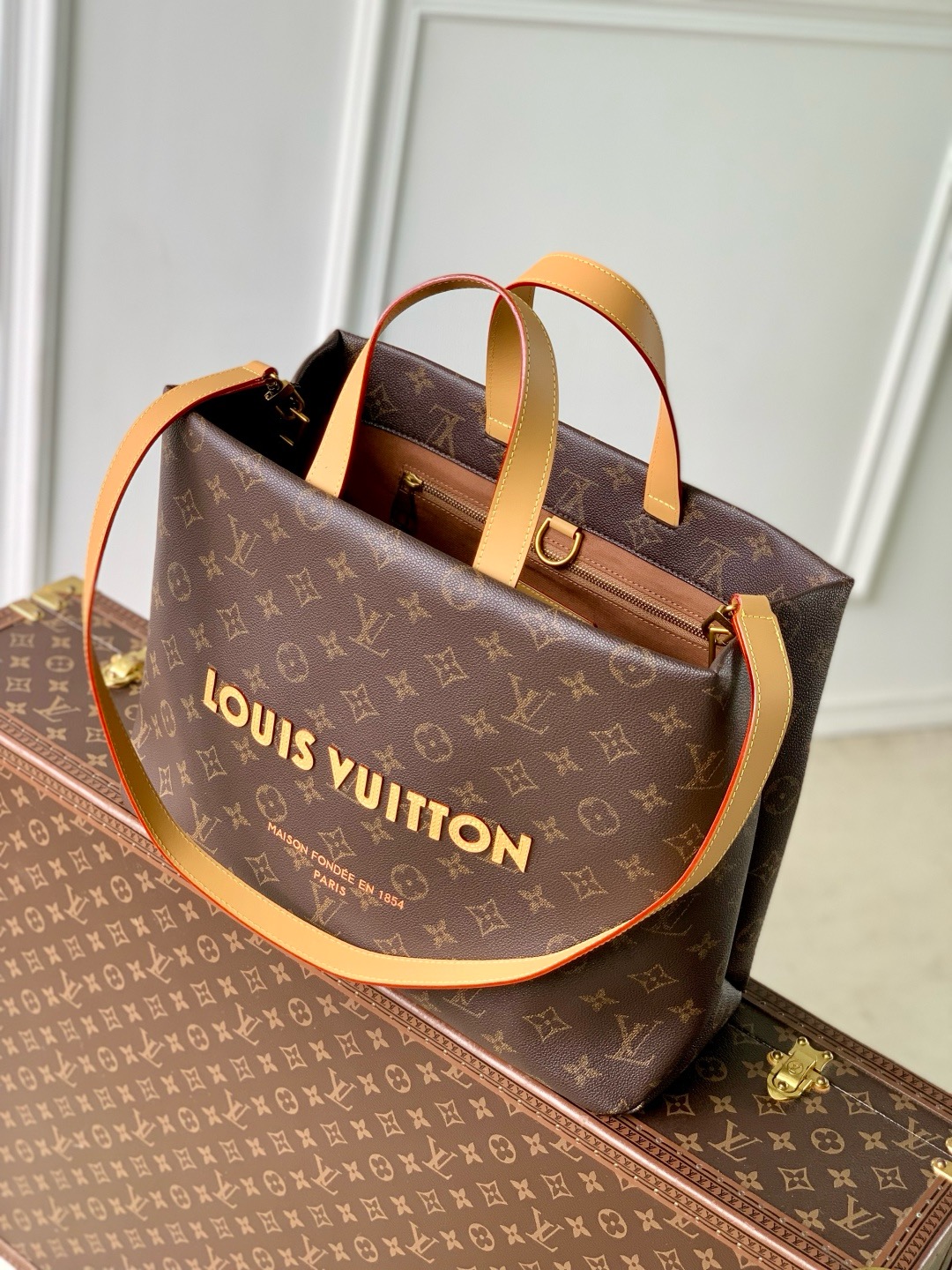 Louis Vuitton Shopper Tote MM M13928