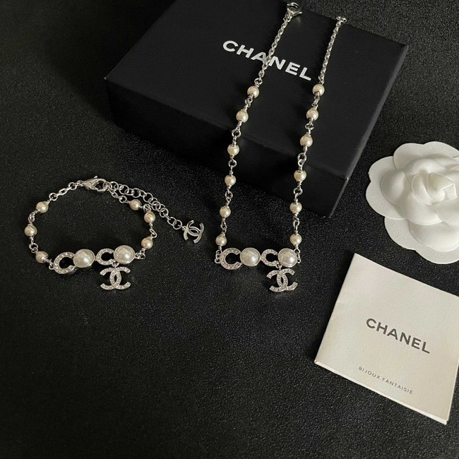 Chanel necklace CE81114