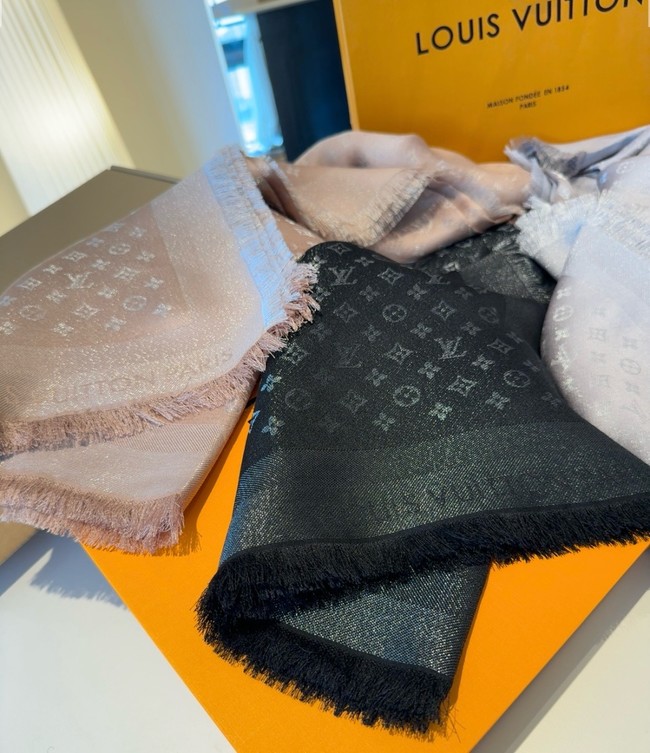 Louis Vuitton Monogram Classic Shawl M97743-2