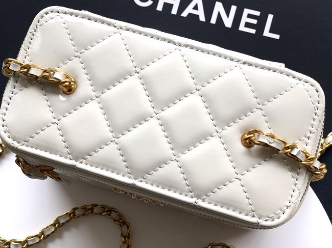 CHANEL 26C Vanity with Chain AP3940 white
