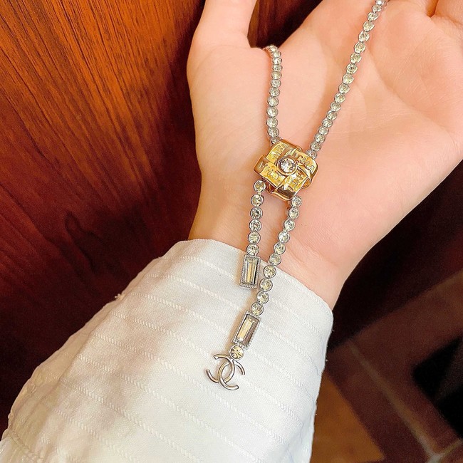 Chanel necklace CE82001