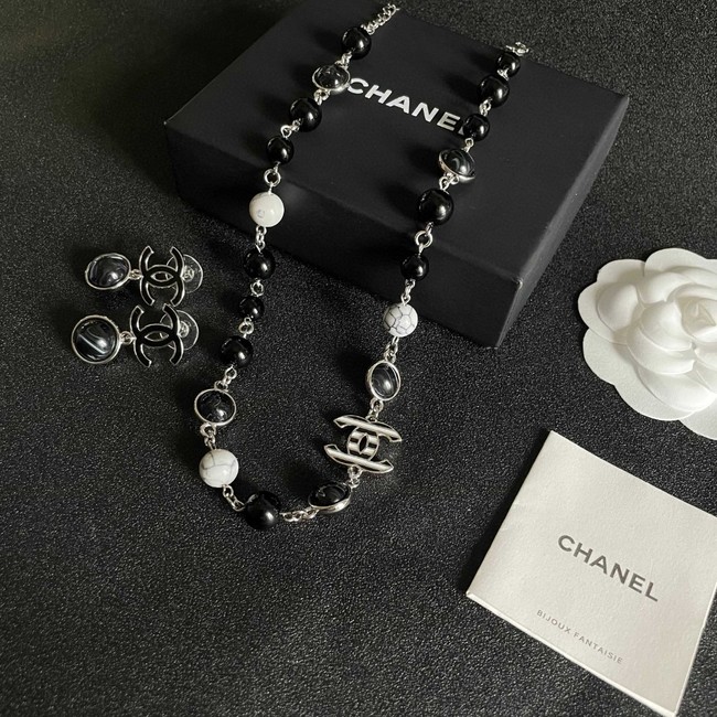 Chanel necklace CE82004