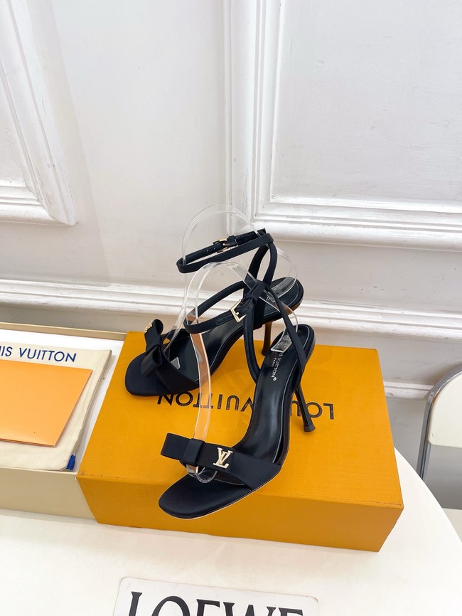 Louis Vuitton Sandals 67003-4