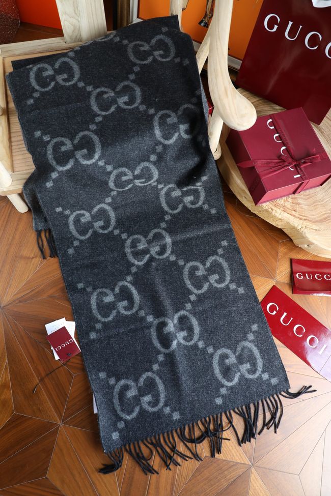 Gucci Reversible Cashmere scarf A006HK-3 Gucci Reversible Cashmere scarf A006HK-3
