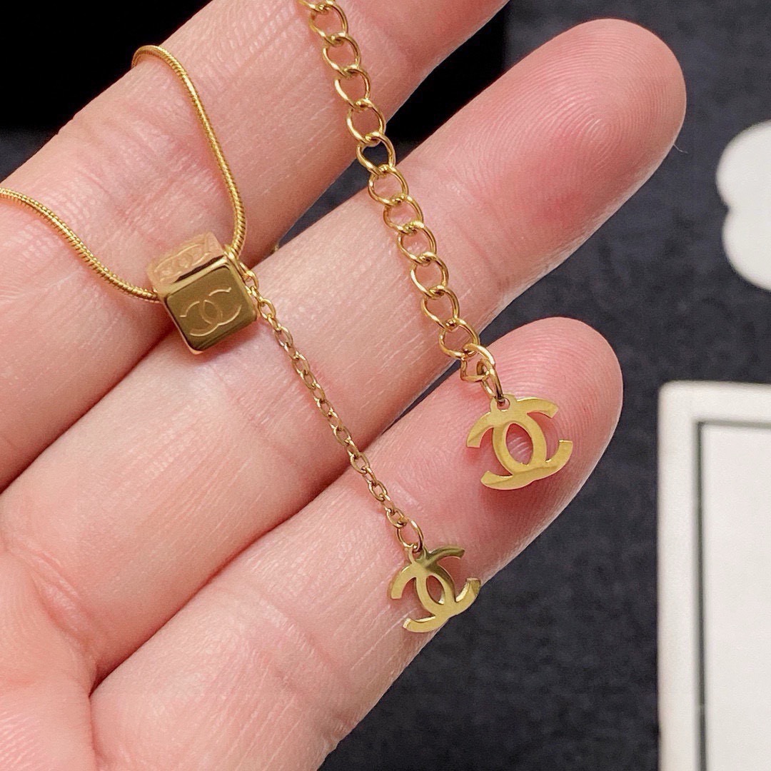 Chanel Necklace EE10025 Chanel Necklace EE10025