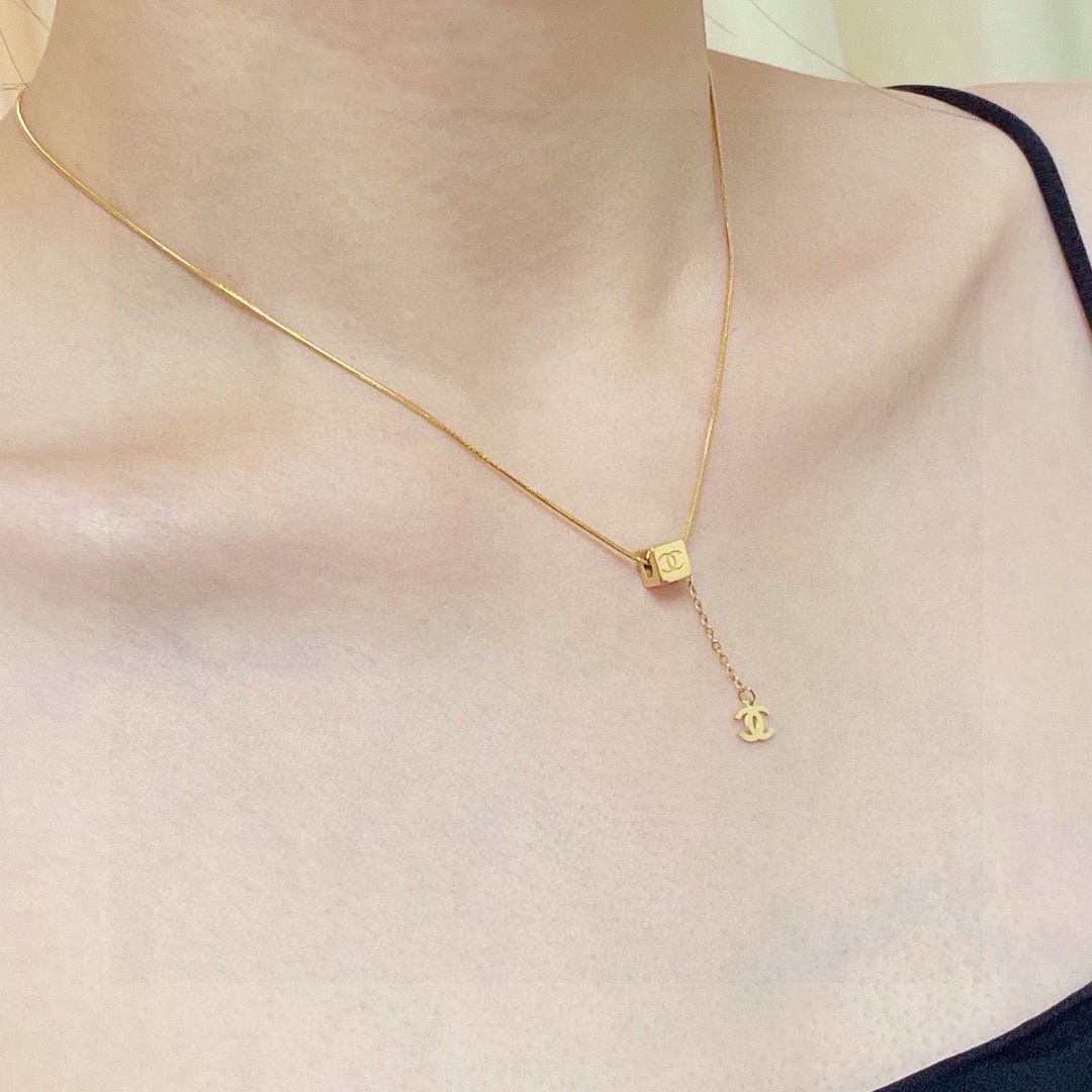 Chanel Necklace EE10025 Chanel Necklace EE10025