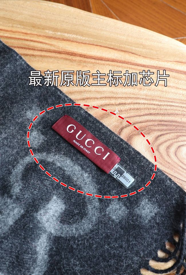 Gucci Reversible Cashmere scarf 777067-6 Gucci Reversible Cashmere scarf 777067-6