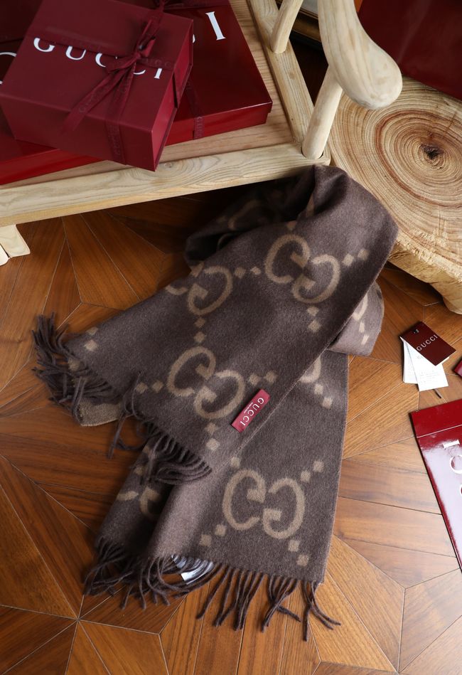 Gucci Reversible Cashmere scarf 777067-7 Gucci Reversible Cashmere scarf 777067-7