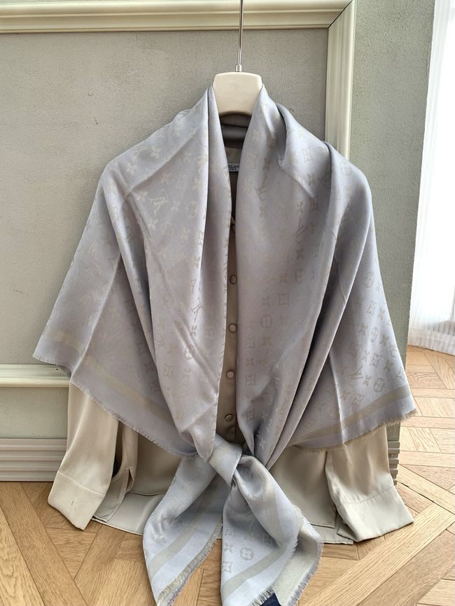 Louis Vuitton Monogram Shine Shawl M9A256-2 Louis Vuitton Monogram Shine Shawl M9A256-2