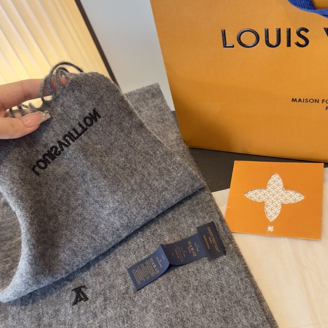 Louis Vuitton New Forevergram Scarf M9A255-1 Louis Vuitton New Forevergram Scarf M9A255-1