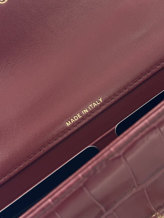 Chanel Clutch with chain Crocodile Embossed AP5280 Burgundy