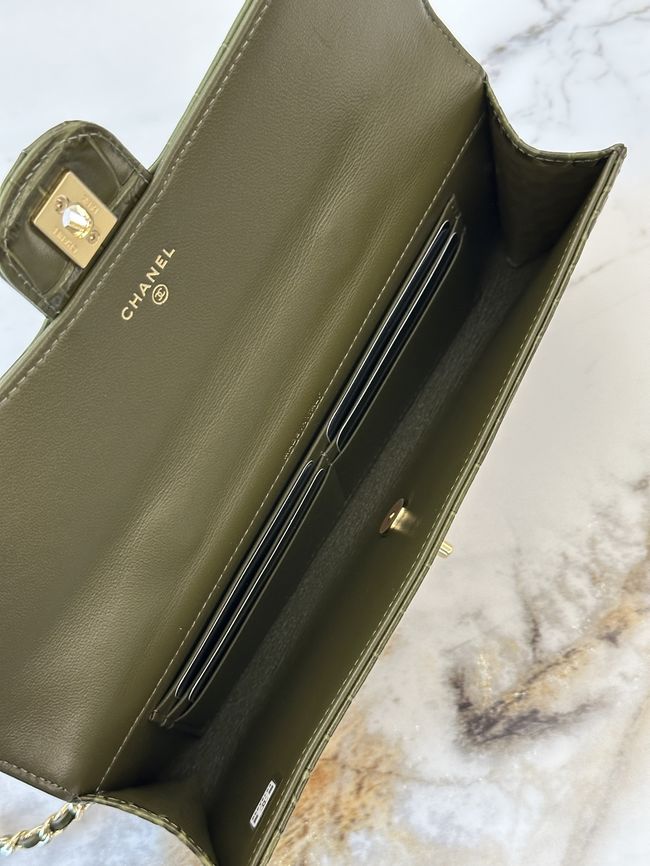 Chanel Clutch with chain Crocodile Embossed AP5280 green