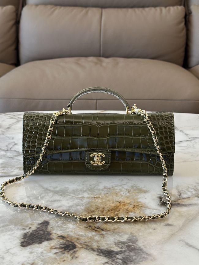Chanel Clutch with chain Crocodile Embossed AP5280 green