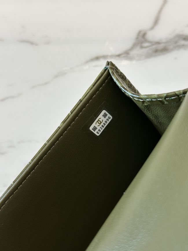 Chanel Clutch with chain Crocodile Embossed AP5280 green